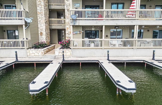 Cape Terrace Waterfront Oasis - Foto 21