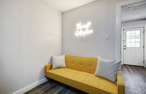 Upscale 3BR 2B Cozy Home with Pool & Grill - Foto 26