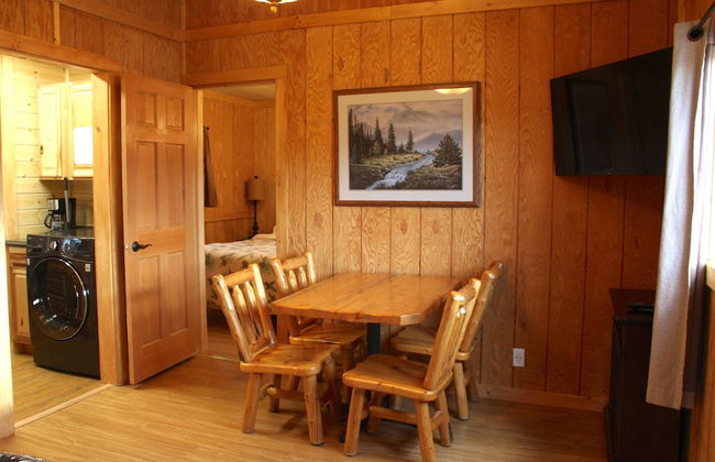 Yellowstone's Treasure Cabins - Photo 5