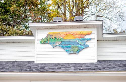 Beachy Getaway - Cozy and Secluded Lodge Home - Foto 35