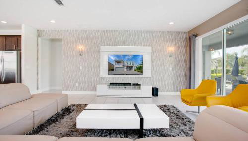 Stylish Family Home Private Pool/Spa 10min Disneyworld Sleeps 22 - Foto 1