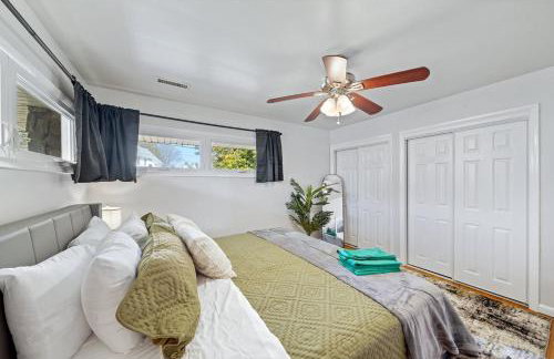 Comfort, Fun, & Charming - 5BR Oasis with Pool - Foto 47