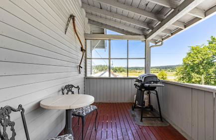 Private Beach Access + Water Views! Sleeps 18, Historic 6bdr Farmhouse w/ Deck - Foto 68