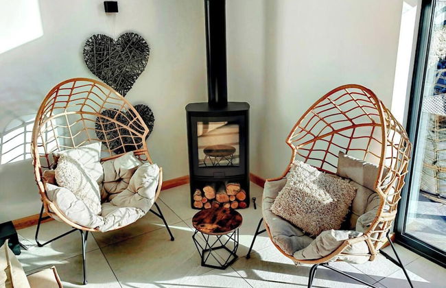 4 Bed Villa Sleeps 8 -private Terrace-free Parking - Foto 18