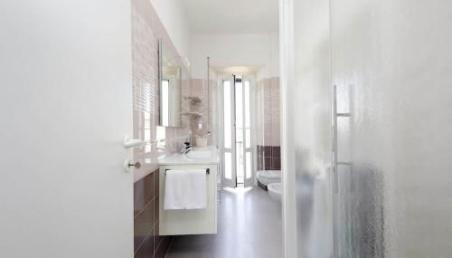 Ostiense station penthouse - Photo 2, Shower