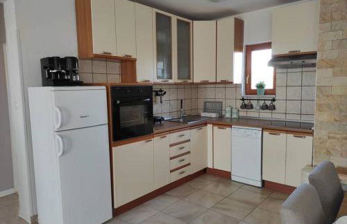 Kuća za odmor M&J s grijanim bazenom - Photo 68