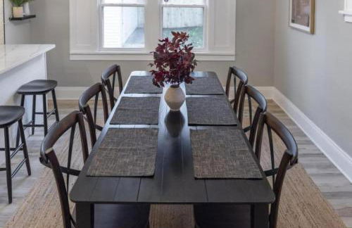 Newly Renovated and Designed Near Downtown - Foto 18