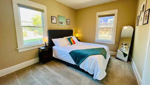 3-Bedroom, Prime Location, Private Backyard! - Foto 5