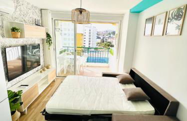APARTAMENTO NUEVO CÉNTRICO en PRIMERA Línea de playa con vistas al Mar, Piscina, aire acondicionado y wifi - Foto 8