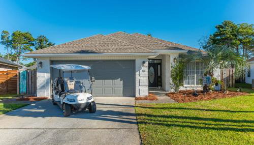 Beautiful Pet Friendly Home! Tropical Pool, Optional Golf Cart & Pool Heat, Minutes to Beach - Foto 2