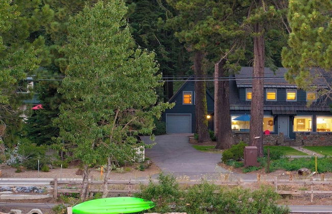 West Shore Lake House by Avantstay Ski Cabin w/ Backyard Sledding Hill! - Foto 1