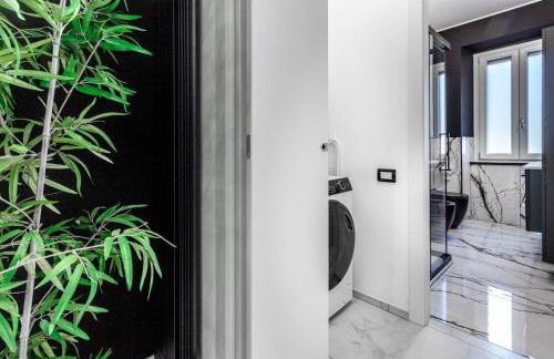 Black & White or Pop Art - Design Apartments with Parking & WiFi - Photo 10