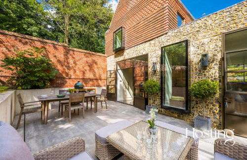 The Writers Retreat - Photo 25