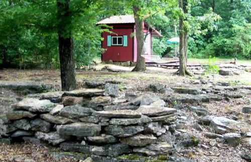 Cozy Backstage Tiny House Near Old Hickory Lake – Pet-Friendly, Private Deck, Breakfast Included - Photo 26
