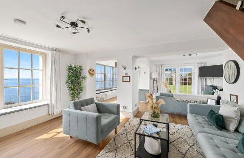 NEW 2024 Modern Luxury Holiday Home on the Beach in Devon - Free Parking, Pets Welcome, Sleeps 10 - Foto 1