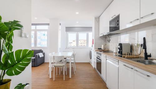 M J House - Photo 3