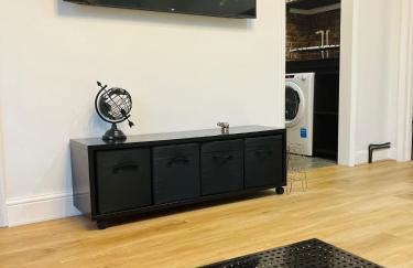 Perfect 1 Bed Apartment - Central with Parking, WiFi, TV, Desk - Foto 10