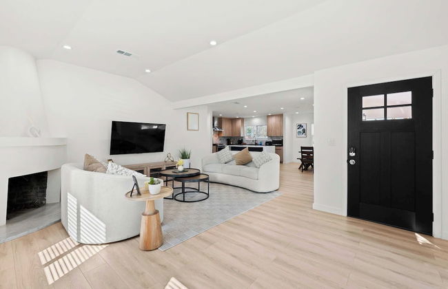 Not Affected by the Fire/spacious Modern Retreat w Luxury Amenities & Style - Foto 29