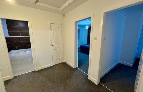 FERRY HOUSE - INVOICE and REDUCED PRICE only via SUNRISE SHORT LETS DUNDEE, 4 Bed House, Great for Contractors, Fully Equipped, Private Parking, Easy Ring Road Access - ASK SUNRISE SHORT LETS - and ONLY 5 Mins to STANNERGATE Ports - Foto 21