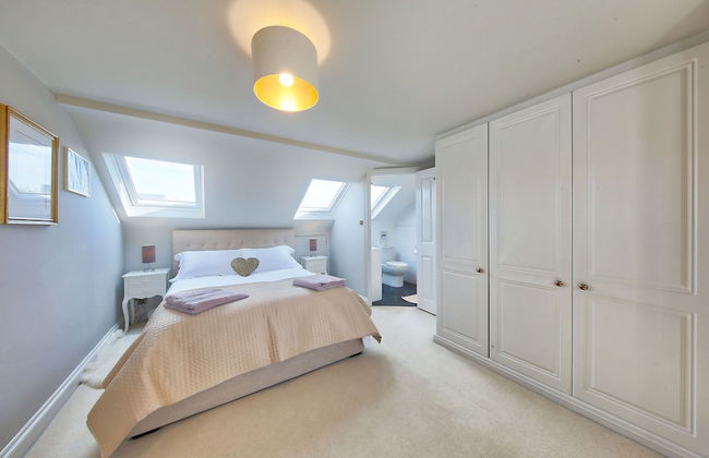 House - Sleeps 8 - Garden - Children's Play Area - Foto 7