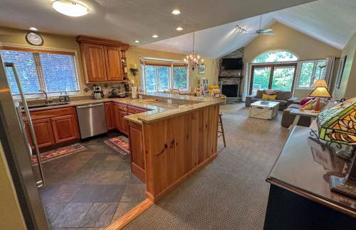 F8 Luxurious Mt Washington Hotel golf course home Wifi cable air conditioning - Foto 32