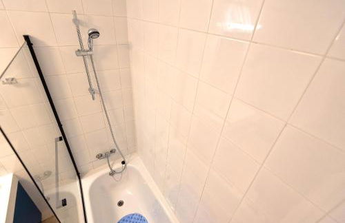 On Beach Deluxe Apartment with Pools and own Garden - Foto 24