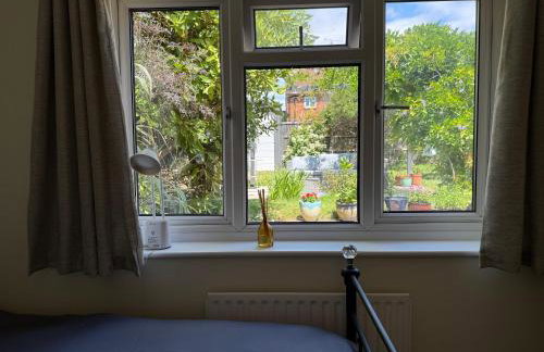 Cosy Apartment with Private Access and Kitchenette in Guildford - Photo 11