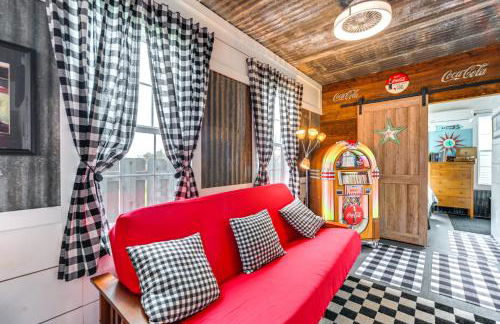 Fifties Diner-Style Llano Home with Shared Fire Pit - Photo 4