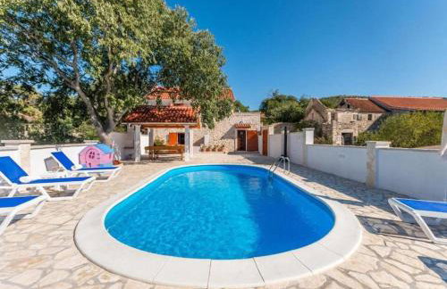 The Grandfather's courtyard villa with heated pool - Foto 3