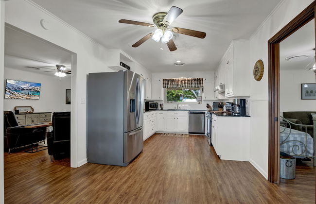 Spacious Home - Fire Pit, BBQ and Outdoor Seating! - Foto 8