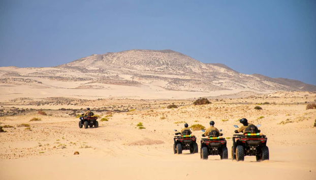 Attraversando le enormi dune di sabbia di Boa Vista