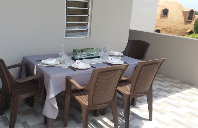 Sunny Private First Floor 1-br Beach Apartment With Spacious Balcony, Pool, Wifi - Photo 12