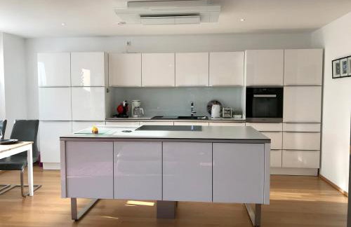 Ferienwohnung Central 1st floor - hochwertige Wohnung mit Balkon und Aufzug - Foto 8