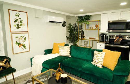 Modern 1BR Unit with Free Parking Walk to Metro - Foto 5