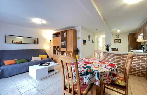 Agréable T2 à La Bourboule, Terrasse Sud, WiFi, Parking - FR-1-608-298 - Foto 5