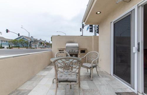 Newport Beach House 1 block from the beach FREE pickleball courts and 6 beach cruisers - Foto 49