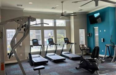 Comfortable 2BR Getaway Close to The Woodlands - Foto 5