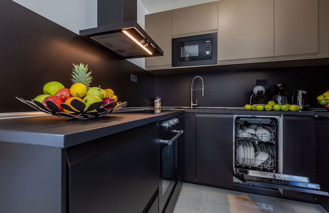 Exquisite Prestige Luxury Apartments With Shared Pool - Photo 20