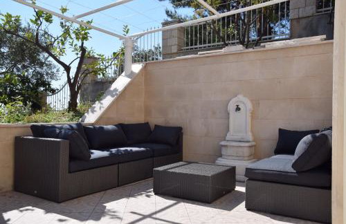 Luxury Seaside Villa with a classic Mediterranean Olive Garden, a fully equipped Professional Kitchen, Pool, Sauna, Padle Boards and Canoe - Miolin Beach House - Photo 14