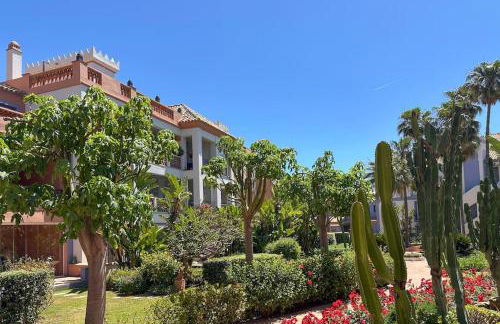 Spacious Seaside Retreat - La Perla del Mar - Photo 3