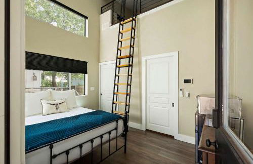 Modern Home with Casita - Balcony & Mins to DT ATX - Foto 25