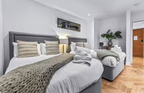 Super King Penthouse Minutes from Arndale Centre - Pass the Keys - Foto 19