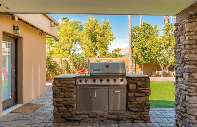 Sereno Ranch by Avantstay Sleeps 16! Outdoor Bar/kitchen, Pool, Fire Pit & Hot Tub! - Foto 24