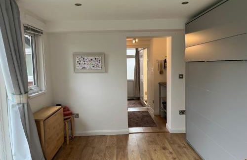 Tiny house with pull down bed - Foto 8