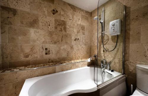 2 Shanklin Manor - Ground Floor apartment overlooking Park in Shanklin Old Village - Photo 40