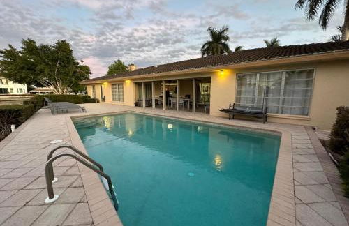 Villa Marco Island - Photo 1