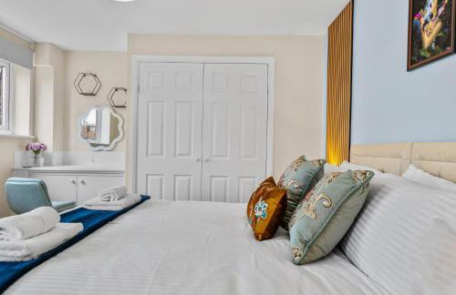 KingstonUponThames Contractor Sleeps8 Parking - Photo 8