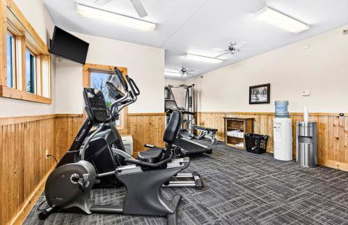 Breathtaking Lake Views Studio, 2 Queen Beds, Fireplace and Heated Indoor and Outdoor Pools - Foto 11