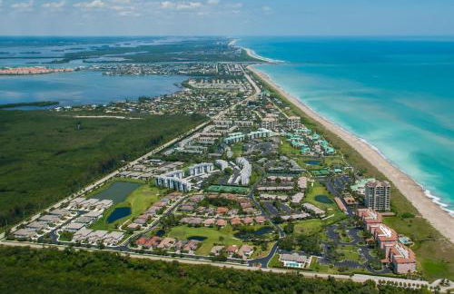 Beachfront paradise Ocean Village Golf Tennis Several heated pools Tiki bar Pickleball insite sports bar and restaurant and much more - Foto 56
