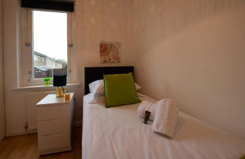 PREMIER - Chapel House with Driveway! - Foto 15